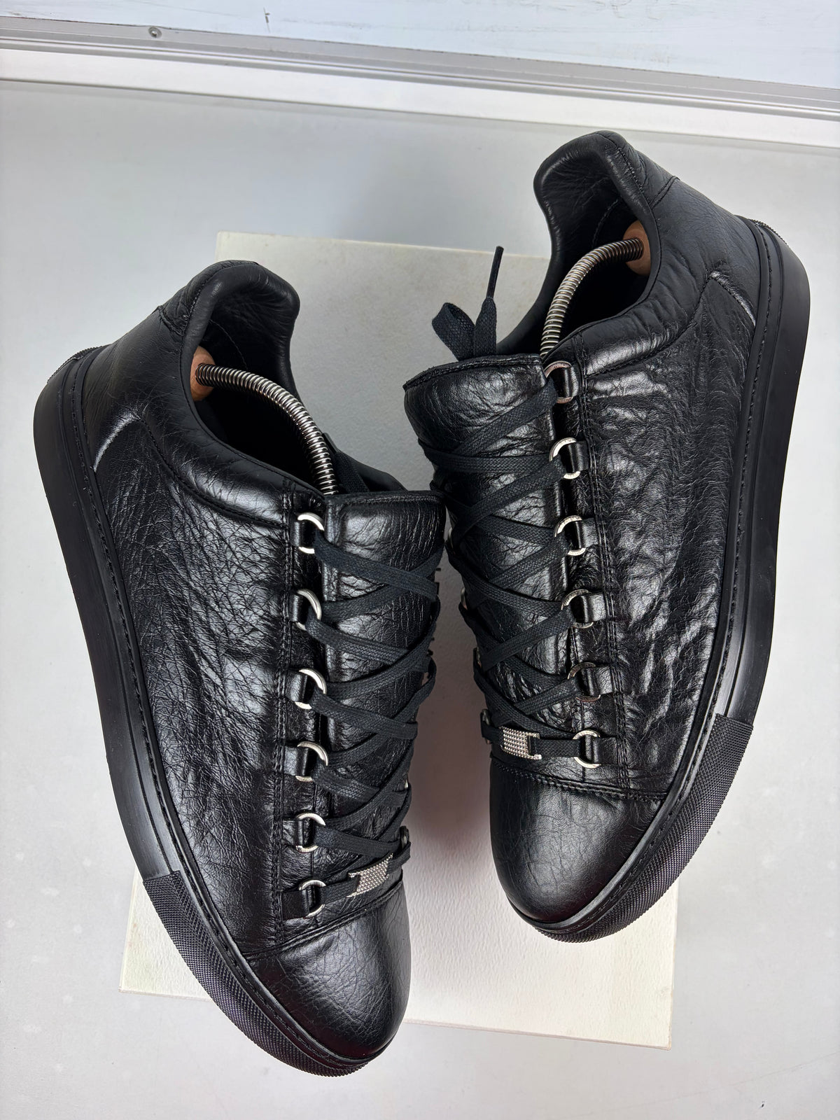 Balenciaga arena low grained leather - eu 44 / us 11 / uk 10 - black
