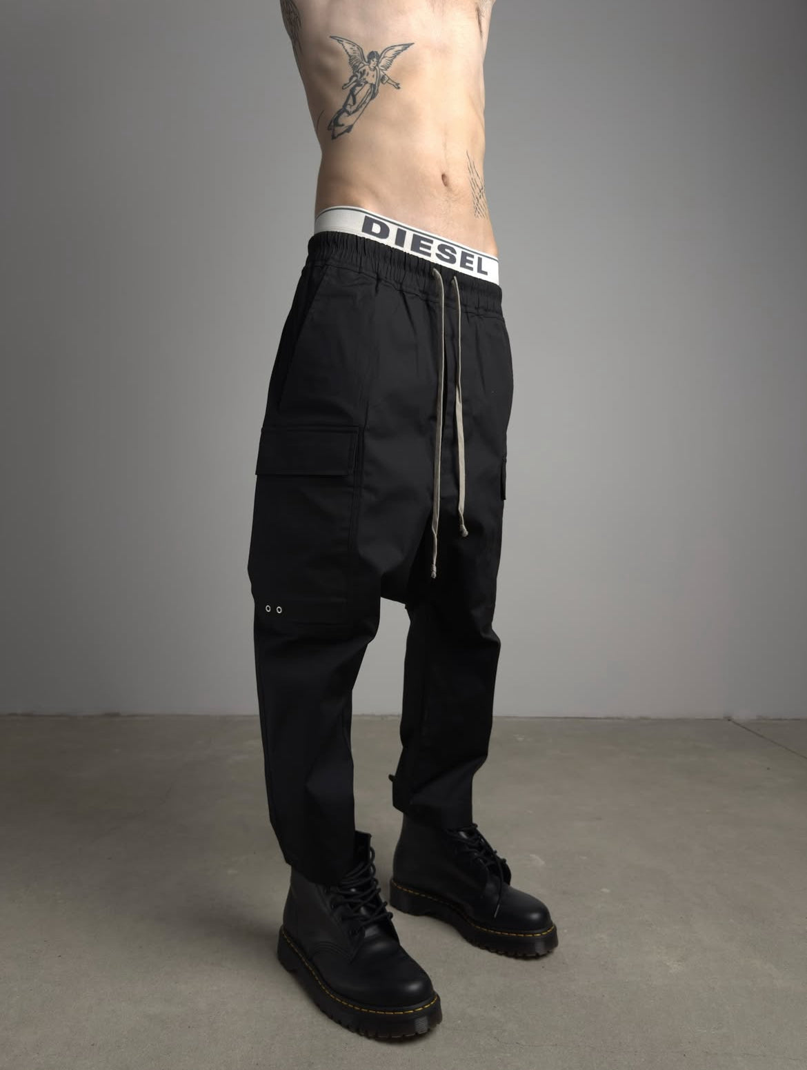 RICK OWENS CARGO CROPPED PANTS - size 46 - black