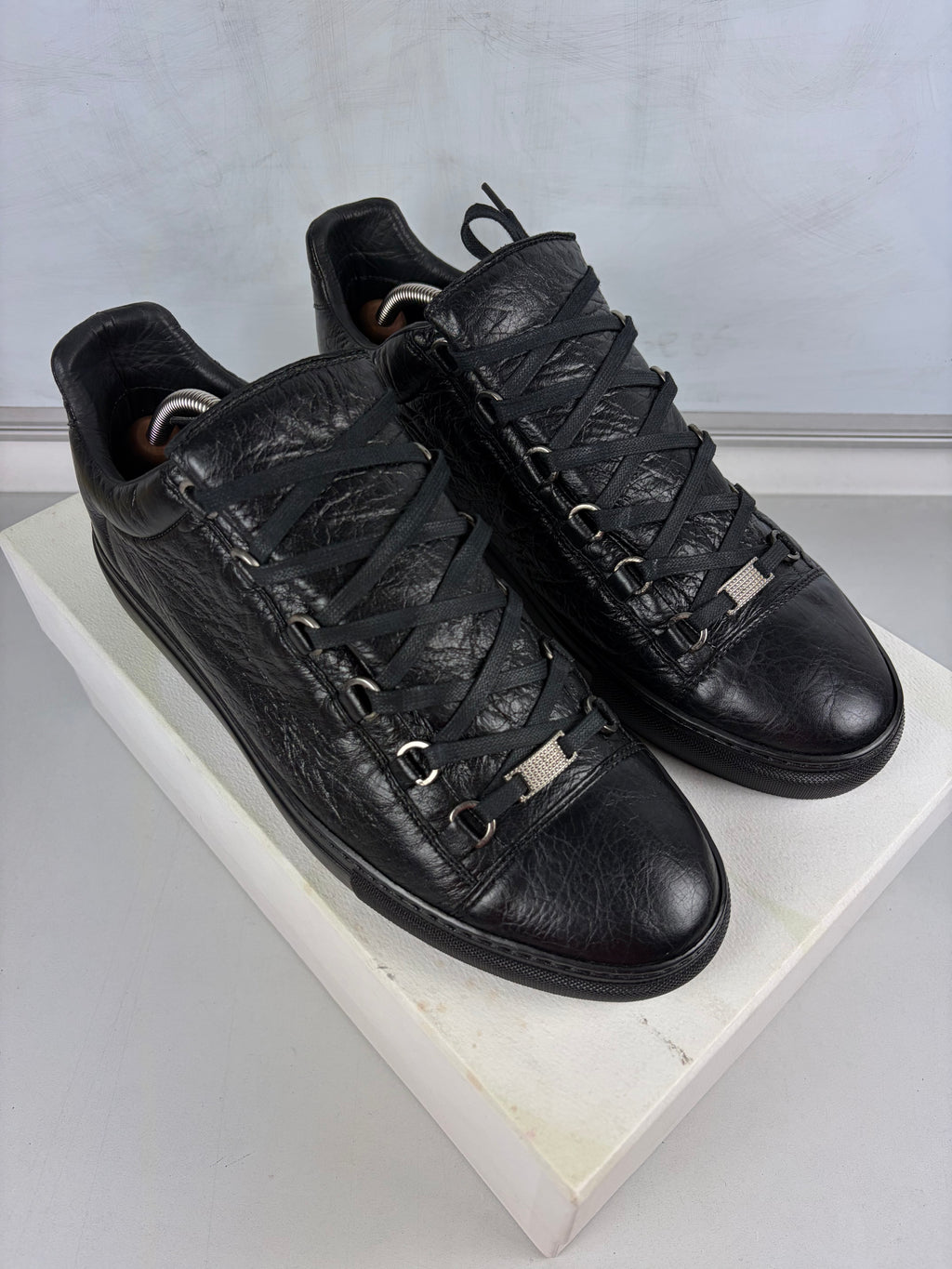 Balenciaga arena low grained leather - eu 44 / us 11 / uk 10 - black