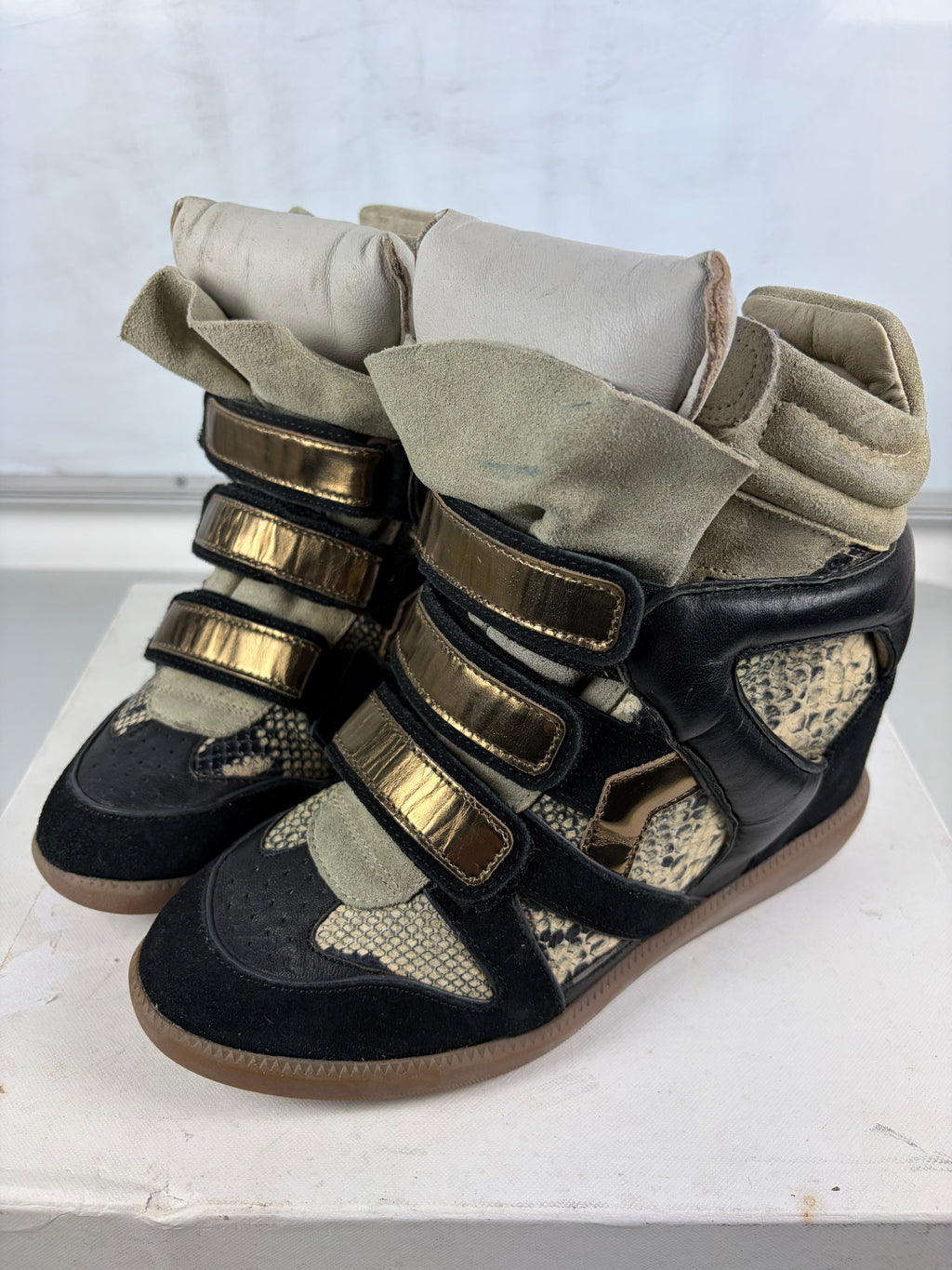 Isabel Marant Bonny python-print wedge sneakers - eu 37 / us 7 / uk 4 - black & gold