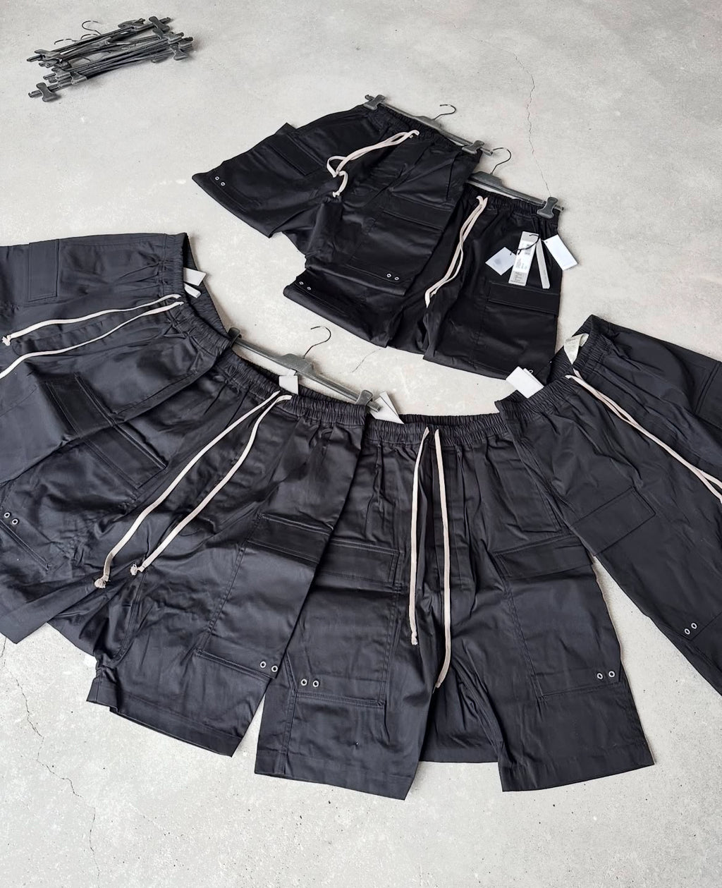 RICK OWENS COTTON CARGO SHORTS - size 44 - black