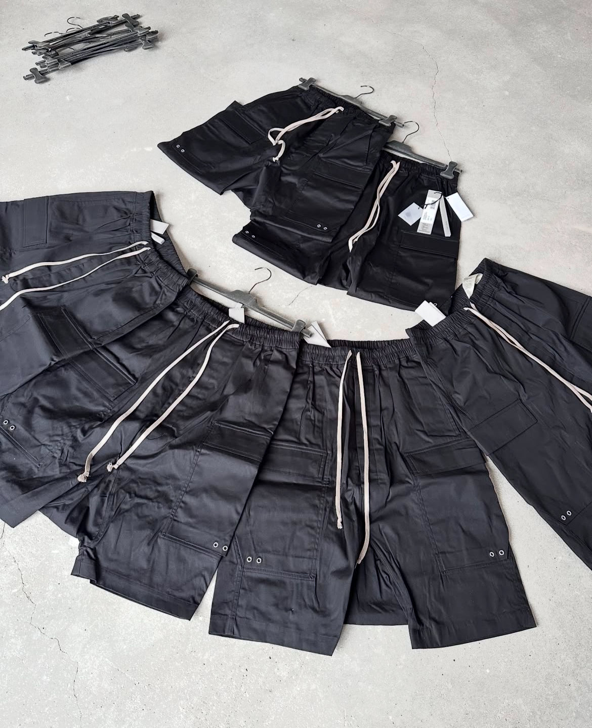 RICK OWENS COTTON CARGO SHORTS - size 44 - black