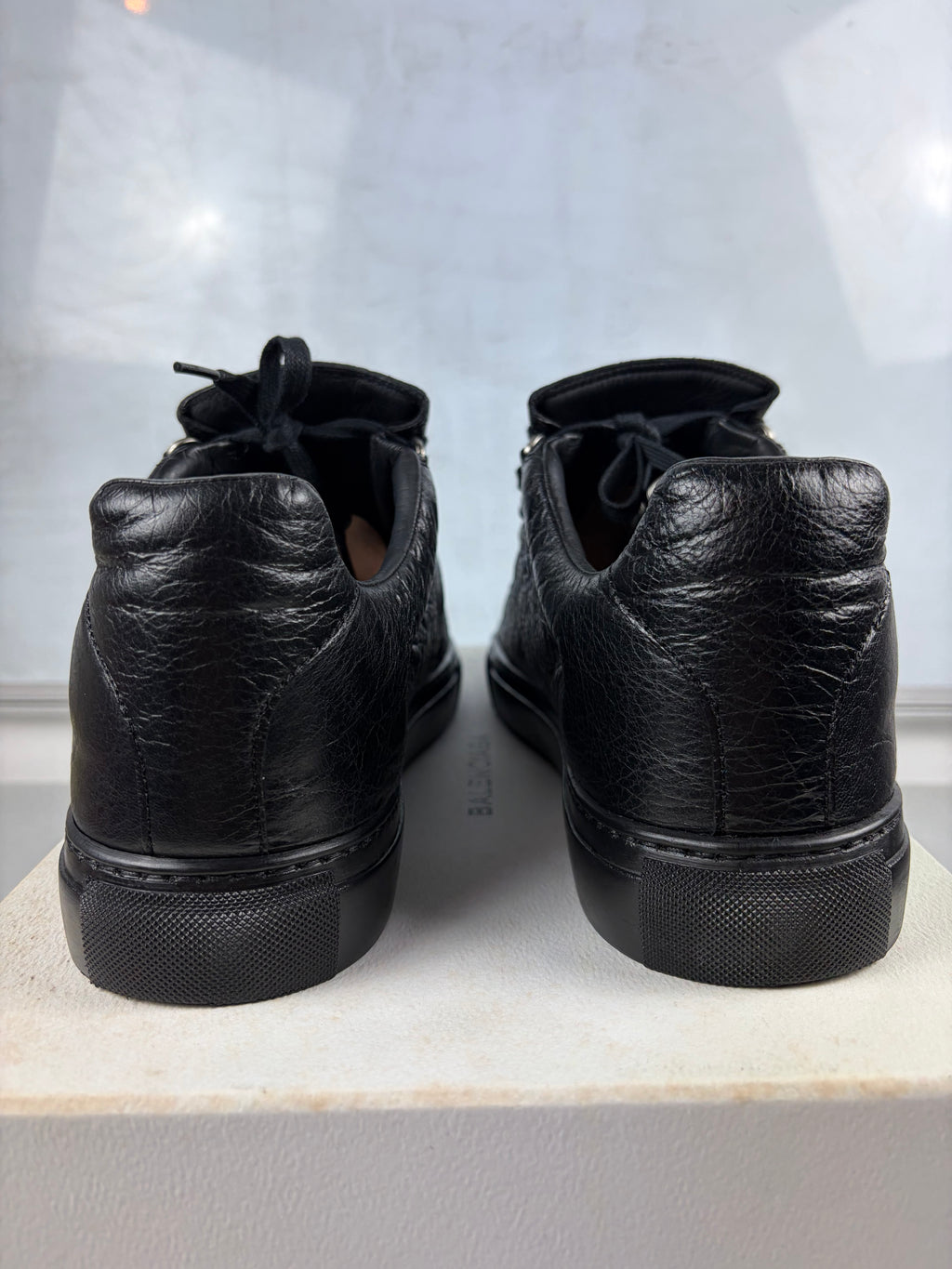 Balenciaga arena low grained leather - eu 44 / us 11 / uk 10 - black
