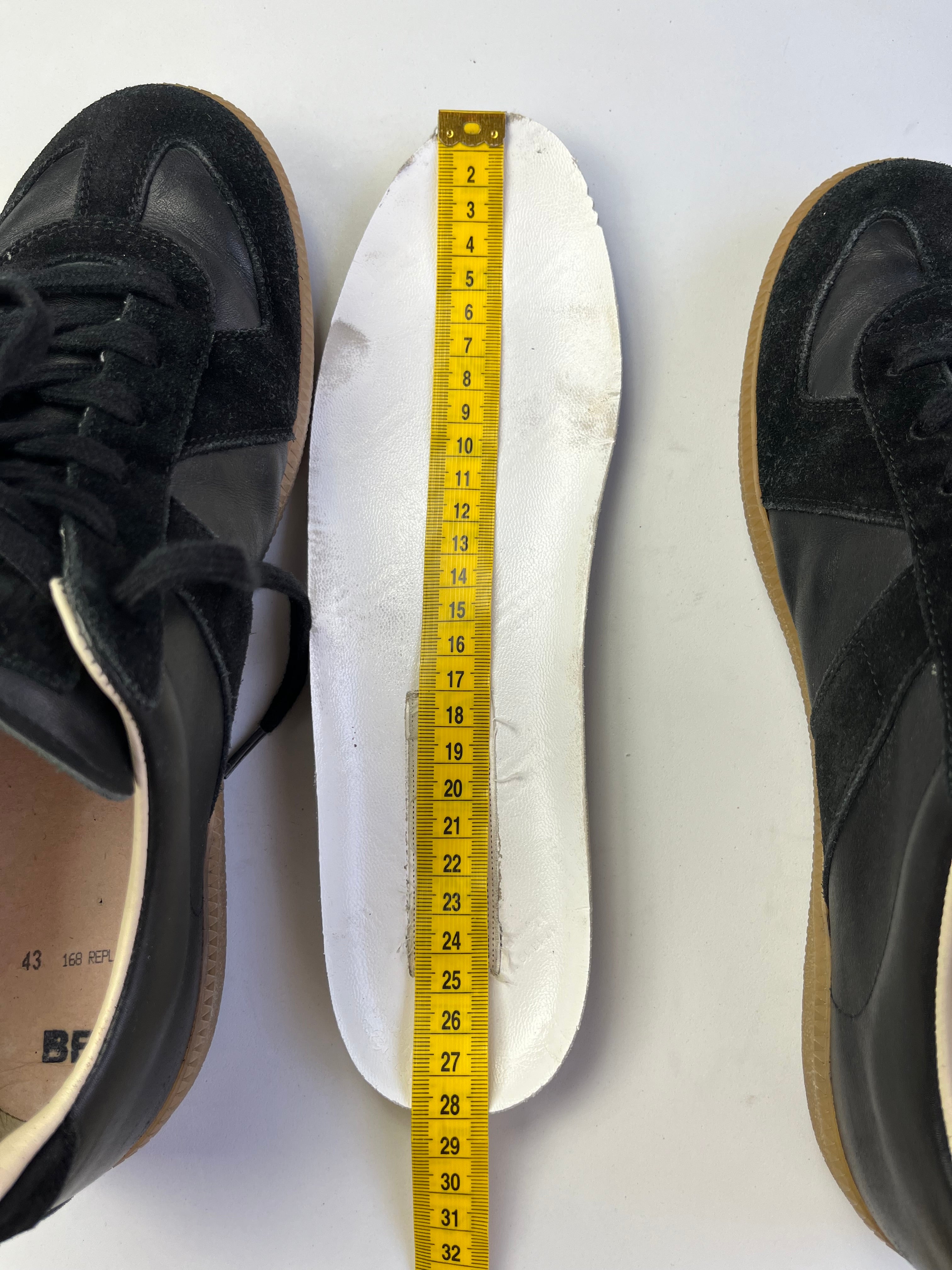 Maison Margiela black gats - Eu 43 - black