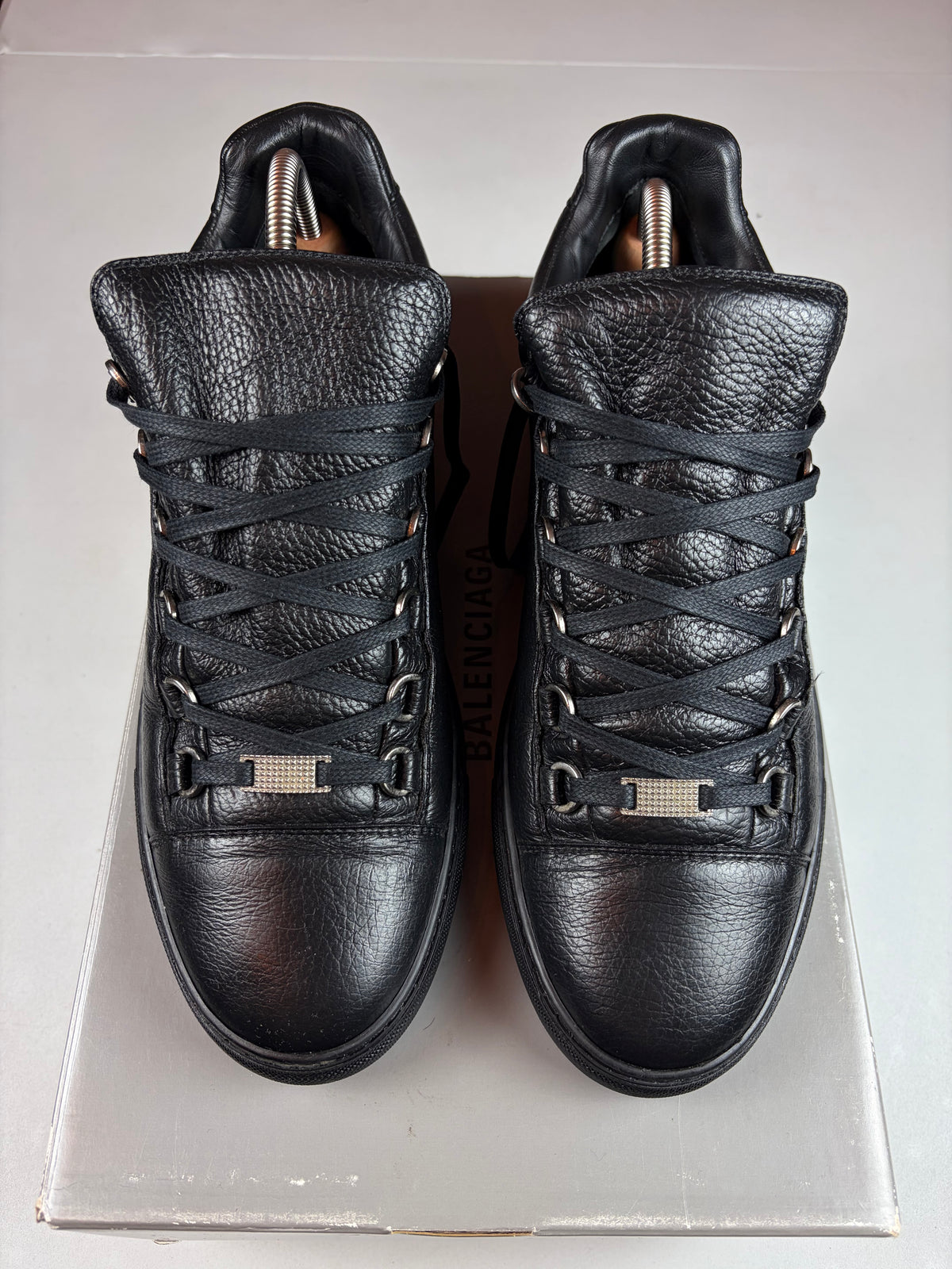 Balenciaga arena low grained leather - eu 43 / us 10 / uk 9 - black