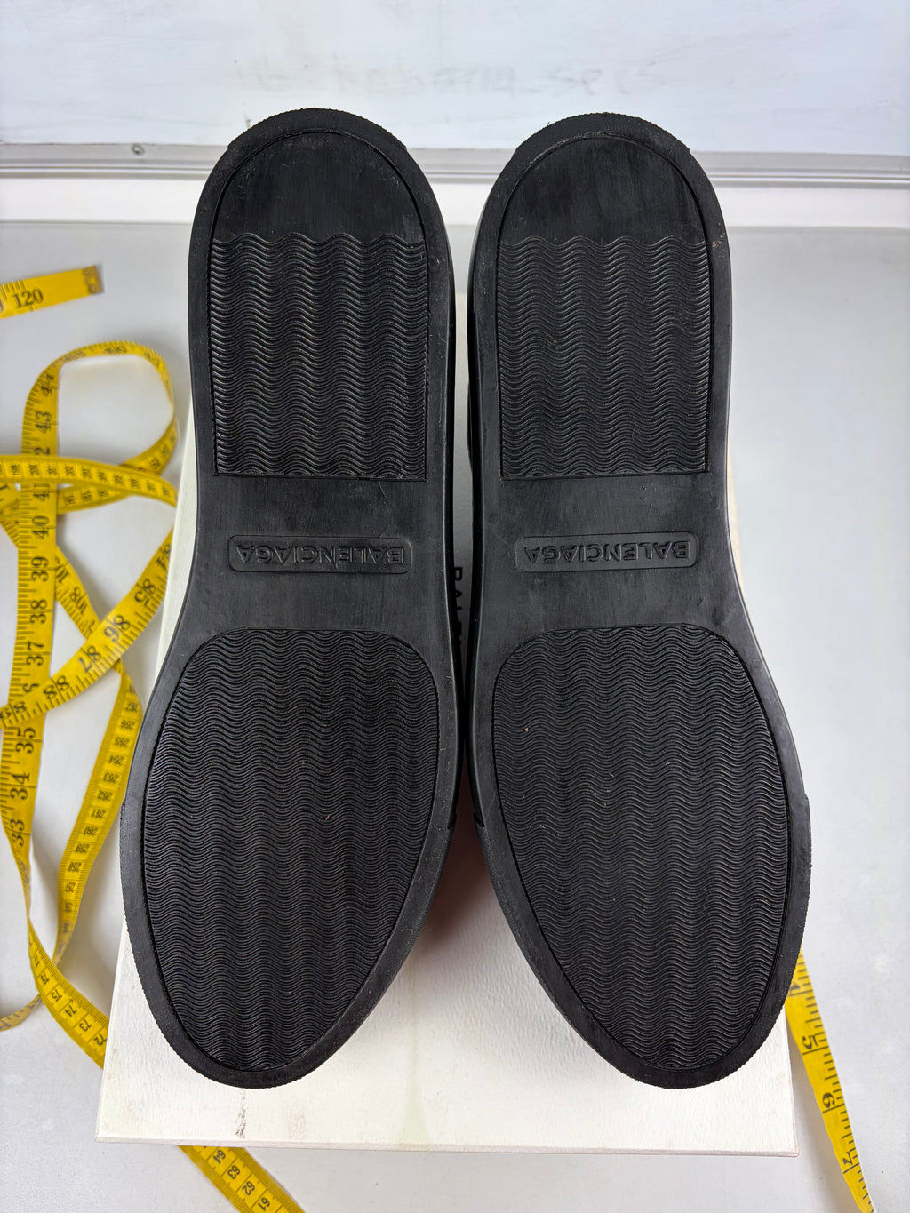 Balenciaga arena low grained leather - eu 44 / us 11 / uk 10 - black