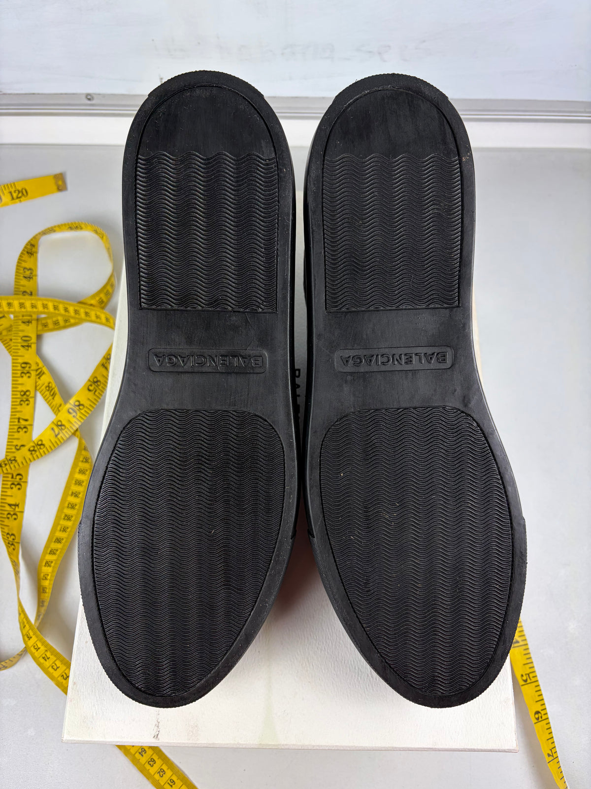 Balenciaga arena low grained leather - eu 44 / us 11 / uk 10 - black