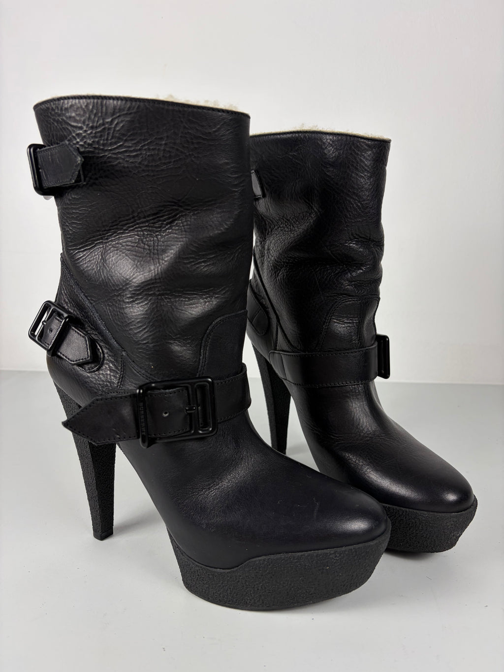 Burberry aviator fur boots - size 41 - black